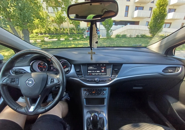 Opel Astra cena 46500 przebieg: 143000, rok produkcji 2019 z Tychy małe 56